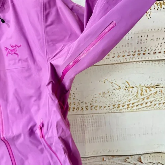 Arc'teryx Beta LT Hooded Hardshell Jacket, Size M - Picture 5 of 6